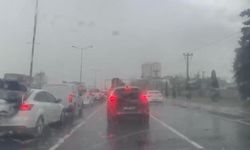 Diyarbakır’da aniden bastıran sağanak ve dolu hayatı felç etti