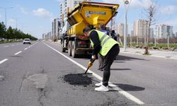 Diyarbakır’da tahrip olan yollar onarılıyor