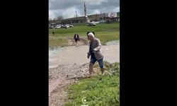 Diyarbakır’da mezarlık yolu skandalı: Cenazeler suda zorla ulaştırılıyor