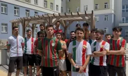 Saldırıya uğrayan arkadaşlarına Amedspor formasıyla destek oldular
