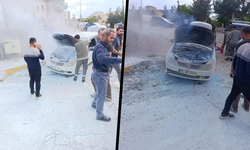 Diyarbakır'da seyir halindeki araç alev aldı