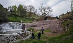 Ahlat’ın tarihi ve doğal güzelliklerinde bayram yoğunluğu