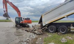 Diyarbakır’da gölet üzerinde yol çalışması