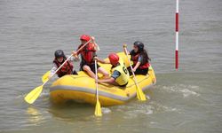 Bingöl Murat Nehri’nde kanocular yarıştı