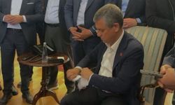 Özgür Özel mutlak butlan tebligatını yırttı