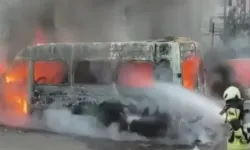 Diyarbakır’da öğrenci servisi seyir halindeyken alev aldı