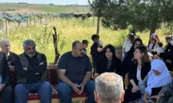 İki acılı baba Diyarbakır’da Narin’in mezarında buluştu