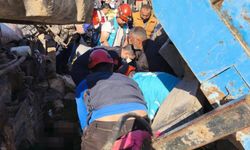 Devrilen traktörde 2 kişi hayatını kaybetti