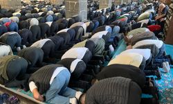 Kurban Bayramı sabahında Diyarbakır Ulu Camii doldu taştı