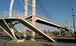 Diyarbakır’da üst geçitlerde erişilebilirlik krizi: Engelliler ve yaşlılar mağdur