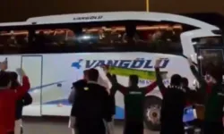 Trabzon’da durdurulan “Şampiyon Amedspor” yazılı otobüse Diyarbakır’da coşkulu karşılama