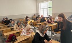 Diyarbakır’da veliler kitap sınavında ter döktü