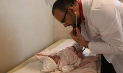 Yaşamaz denilen bebek Diyarbakır'da hayata tutundu