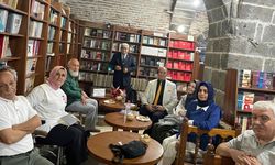 Diyarbakır’da Eğitimci – Yazar Evirgen’in imza gününde anlamlı buluşma