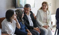 Özgür Özel, Diyarbakır’da Gülistan Doku'nun ailesini ziyaret etti