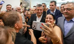 Özgür Özel Diyarbakır'da coşkuyla karşılandı