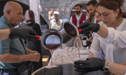 Diyarbakır'da vatandaşlara reyhan şerbeti ikramı