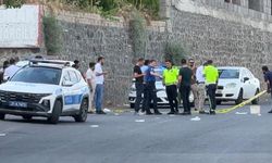 Diyarbakır'da seyir halindeki araca kurşun yağmuru: 1 ağır yaralı