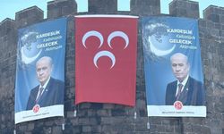 Diyarbakır'ın tarihi surlarında dikkat çeken pankart
