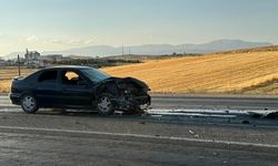 Otomobiller çarpıştı 4 kişi yaralandı