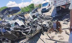 Korkunç kazada otomobil hurdaya döndü: 1 yaralı