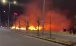 Diyarbakır’da geceyi gündüze çeviren yangın