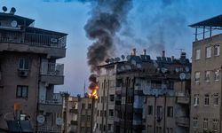 Diyarbakır’da apartmanın çatısında yangın