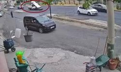 Diyarbakır’da ani fren paniği: Kamyonetteki demirler yola savruldu