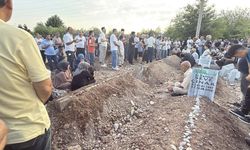 Diyarbakır’daki feci kazada ölen 5 kardeş ve 2 yeğen toprağa verildi