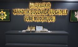Diyarbakır’da araç ve iki ikamete operasyon: Kilolarca uyuşturucu ele geçirildi