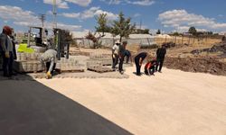Diyarbakır’da mahalle yollarına parke taşı mesaisi