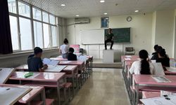 Dicle Üniversitesi’nde Resim-İş Öğretmenliği sınavı: 40 aday ter döktü