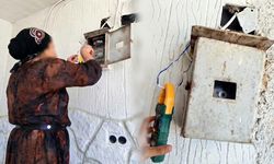 Şanlıurfa’da kaçak elektrik denetiminde ilginç an: Kadın sayaca müdahale etti