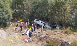 Minibüs şarampole devrildi: Ölü ve yaralılar var