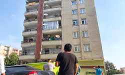 Diyarbakır’da korku dolu anlar: İki çocuğunu balkondan atmaya kalkıştı