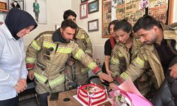 Diyarbakır’da yangın ihbarıyla geldiler, pasta sürpriziyle karşılaştılar!