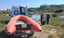 Diyarbakır Sur’da Dicle Nehri’ne mahsur kalan 52 keçi botla kurtarıldı