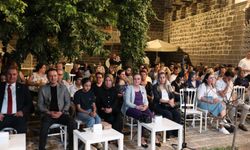 Diyarbakır’da şiir ve müzik buluştu: Tarihi müzede duygu dolu gece!
