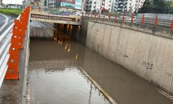 Diyarbakır’da sağanak hayatı felç etti! Alt geçitler tıkandı