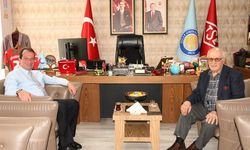 Dicle Üniversitesi’nde anlamlı buluşma: Rektör Eronat eski öğretmenini ağırladı