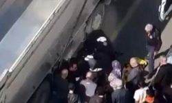 Kamyonun altında kaldılar