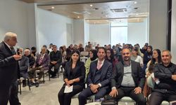 Diyarbakır’da Eğitimci-Yazar Evirgen edebiyatseverlerle buluştu