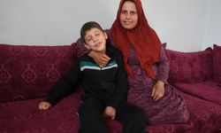 Doğumsal kataraktla mücadele eden Ömer annesini görmek istiyor