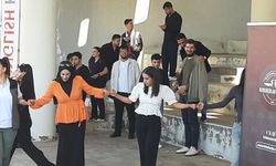 Diyarbakır’da Dicle Üniversitesi kampüsünde halaylı eğlence