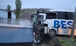 Şırnak'ta otobüs ile tır çarpıştı: Çok sayıda yaralı