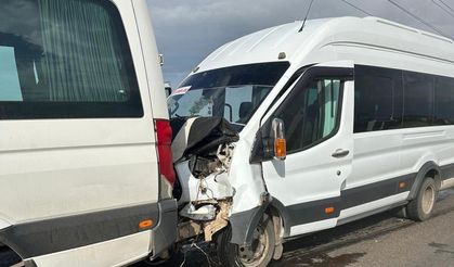 Öğretmen servisleri kaza yaptı: Çok sayıda yaralı