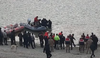 Baraja uçan otomobildeki genç ölü bulundu