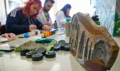 Diyarbakır’da 81 ilin tarihi yapıları taşlara resmediliyor