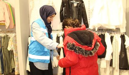 Diyarbakır’da yetim çocuklar bayramlıkla sevindi