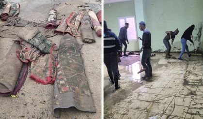 Şiddetli yağış camiyi sular altında bıraktı